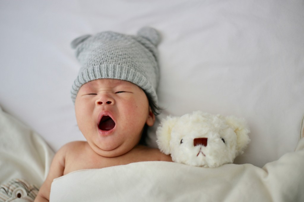 baby sleepy and yawning